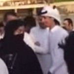بالفيديو.. مواطن يقاطع عرضاً كوميدياً باحتفالات الرياض ويطلب من االمقدم الارتقاء بمفرداته