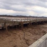 بالفيديو … سقوط جسر مشاة على طريق «أبها- خميس مشيط»