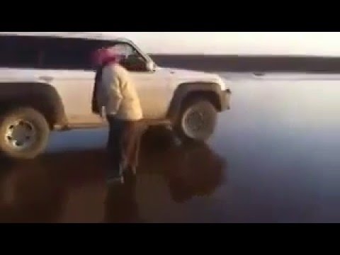 بالفيديو: بحيرة ماء تتجمد في حائل وسعودي يقود سيارته فوقها