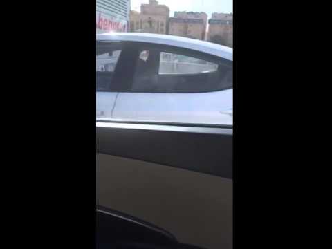 بالفيديو.. طفل يقود سيارة وسط زحام طريق الحرمين بجدة