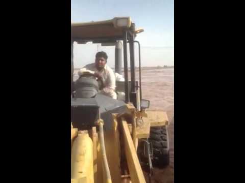 بالفيديو.. السيول تحتجز حافلة ركاب في «بحرة مكة»