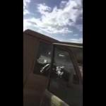 بالفيديو: سائق سيارة كامري يرفض نصيحة المتواجدين ويغامر باجتياز بحيرة مياه