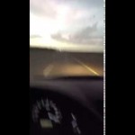 بالفيديو : “مفحط “ يتسبب في اصطدام بين سيارتين بالرياض