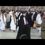 بالفيديو .. ردة فعل زوار الحرم النبوي عند سماعهم التفجير