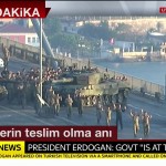 بالفيديو.. مواطن مفزوع وسط احداث تركيا يدعو أن يعود سالمًا للمملكة
