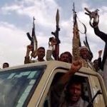 ميليشيات الحوثي والمخلوع صالح تستخدم قاطرات قوافل الإغاثة لنقل الأسلحة والمقاتلين