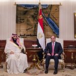 ولي العهد والرئيس المصري يؤكدان مواصلة العمل معاً من أجل التصدي للتدخلات الإقليمية