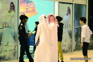 «بوكيه ورد» من سفارة سعودية لمطربة إماراتية يثير موجة تكذيبات!