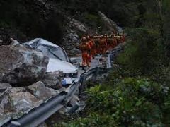 ارتفاع عدد ضحايا زلزال #الصين إلى 82 قتيلا