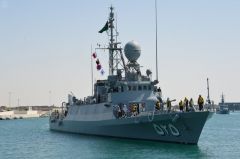 القوات البحرية تتصدى لثلاثة زوارق دخلت المياه الإقليمية السعودية