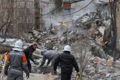 قتيلان و8 مصابين في قصف روسي لمبنى سكني جنوب أوكرانيا