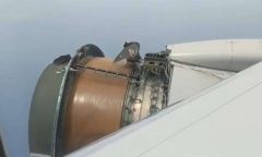 هبوط اضطراري لطائرة «#بوينغ» بعد سقوط غطاء محركها