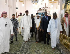رئيس وزراء النيجر يزور #المسجد_النبوي