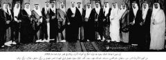 صورة نادرة تجمع الملك سعود بإخوته في جدة أثناء مبايعتهم له عقب توليه الحكم