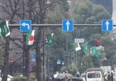 شاهد.. شوارع طوكيو تتزيّن بالأعلام السعودية تزامناً مع زيارة الملك