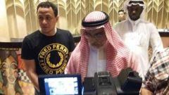 “قنبلة في الطائرة”.. لَبس يقود 5 سعوديين لتحقيقات تنتهي بتدخل سفير المملكة بإندونيسيا