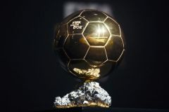 كريستيانو رونالدو يتوج بجائزة الكرة الذهبية