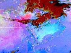 صورة بالأقمار الصناعية .. موجة الغبار دهمت غرب المملكة وفي طريقها للوسط