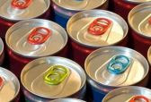 “الغذاء والدواء”: 4 مخاطر تسببها مشروبات الطاقة