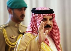ملك البحرين يقر تعديلاً دستورياً يتيح محاكمة مدنيين عسكريا