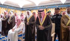 #خادم_الحرمين يؤدي صلاة الميت على الأمير بندر بن عبدالعزيز بالمسجد الحرام