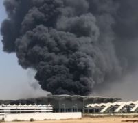 اندلاع حريق في محطة #قطار_الحرمين بجدة (فيديو)