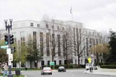 السفارة في واشنطن تغلق أبوابها وتدعو السعوديين لتوخي الحذر