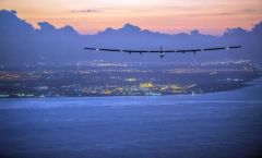 أول طائرة شمسية في العالم تعبر أجواء المملكة غداً