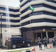 السفارة في جاكرتا توضح تفاصيل ضرب سعوديين في المطار