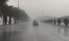 هطول أمطار غزيرة مصحوبة ببرد على المدينة المنورة