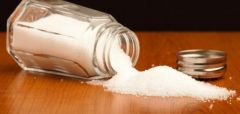 “الصحة”: الإفراط في الملح يسبب السكتة الدماغية