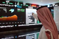 الأسهم السعودية تحقق مكاسب وتغلق عند 5965 نقطة