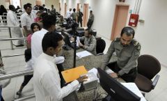 الجوازات تبدأ بمنح الإقامة النظامية للزائرين اليمنيين
