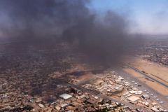 #السودان .. حريق ضخم في محيط قاعدة عسكرية ومخازن وقود جنوب الخرطوم