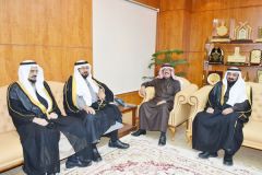 بالصور .. مدير جامعة الحدود الشمالية يستقبل وفدا من مجلس إدارة الجمعية التاريخية السعودية