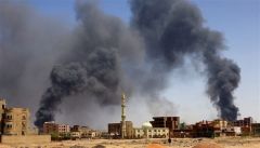 حريق في مقر جهاز المخابرات العامة بـ #الخرطوم.. ومصادر بالجيش السوداني تتهم الدعم السريع