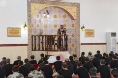 بالصور.. المصلون يؤدون صلاة الجمعة في مسجد الطوارئ الخاصة بعسير بعد ترميمه
