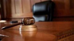 السجن 16 عاماً والجَلد لمواطن وابنه اعتديا بالضرب على قاضي محكمة بالطائف