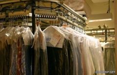 مواطن يدفع ثمن خطأ مغسلة ملابس وضعت زياً نسائياً بين ملابسه