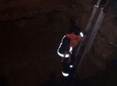 مدني حفر الباطن ينقذ طفلاً سقط في بركة تحت الإنشاء
