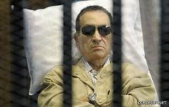 قاضي محاكمة مبارك يرفض النظر في القضية لاستشعاره الحرج