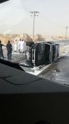 بالصور.. عمال آسيويون يعتدون على دوريتين ويحطمون عدداً من السيارات في الرياض