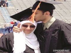 فاطمة الغافلي وابنها سلام يتخرجان من جامعة واحدة… في يوم واحد