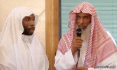 محاضر أمريكي في جامعة الإمام يعلن إسلامه بجاليات الروضة