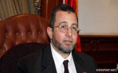 محكمة مصرية تؤيد حكما بحبس رئيس الوزراء السابق هشام قنديل لمدة عام