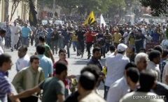 الشرطة المصرية تستخدم الغاز المسيل للدموع لتفريق متظاهرين قرب التحرير