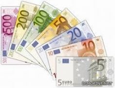 اليورو يتراجع لادنى مستوى في شهر أمام الدولار
