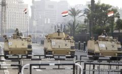 الجيش يغلق الميادين الرئيسية بالقاهرة تحسُّباً لأنصار مرسي