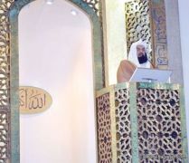 إمام الحرم يحث المسلمين في أصقاع العالم إلى الاعتصام بحبل الله والتمسك بسنة نبيه