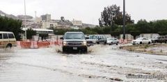 3 وفيات و25 إصابة في أمطار الطائف وانهيارات صخرية تغلق طريق الهدا